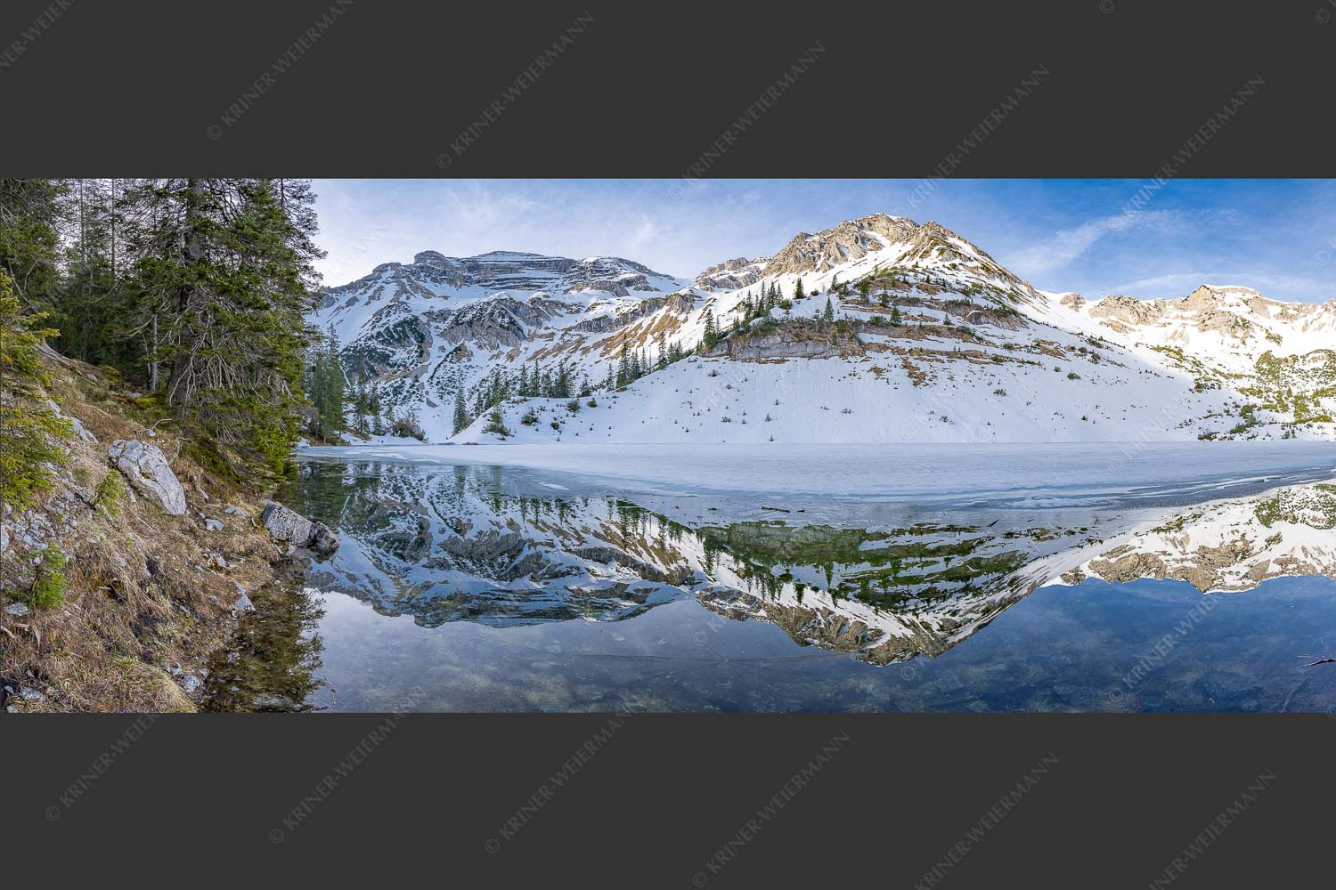 Im Frühling wenn das Eis auf dem Soiernsee zu schmelzen beginnt ist es noch menschenleer - Ein Hauch von Frühling 2,5:1  -- Frühling am Soiernsee - mehr Infos bei www.Kriner-Weiermann.de