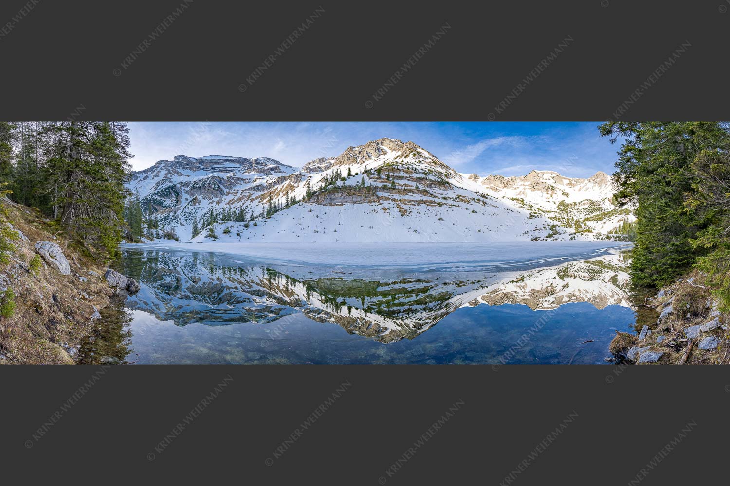 Im Frühling wenn das Eis auf dem Soiernsee zu schmelzen beginnt ist es noch menschenleer - Ein Hauch von Frühling 3:1  -- Frühling am Soiernsee - mehr Infos bei www.Kriner-Weiermann.de