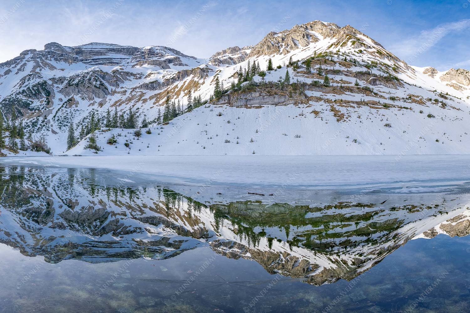 Im Frühling wenn das Eis auf dem Soiernsee zu schmelzen beginnt ist es noch menschenleer - Ein Hauch von Frühling 3:2  -- Frühling am Soiernsee - mehr Infos bei www.Kriner-Weiermann.de