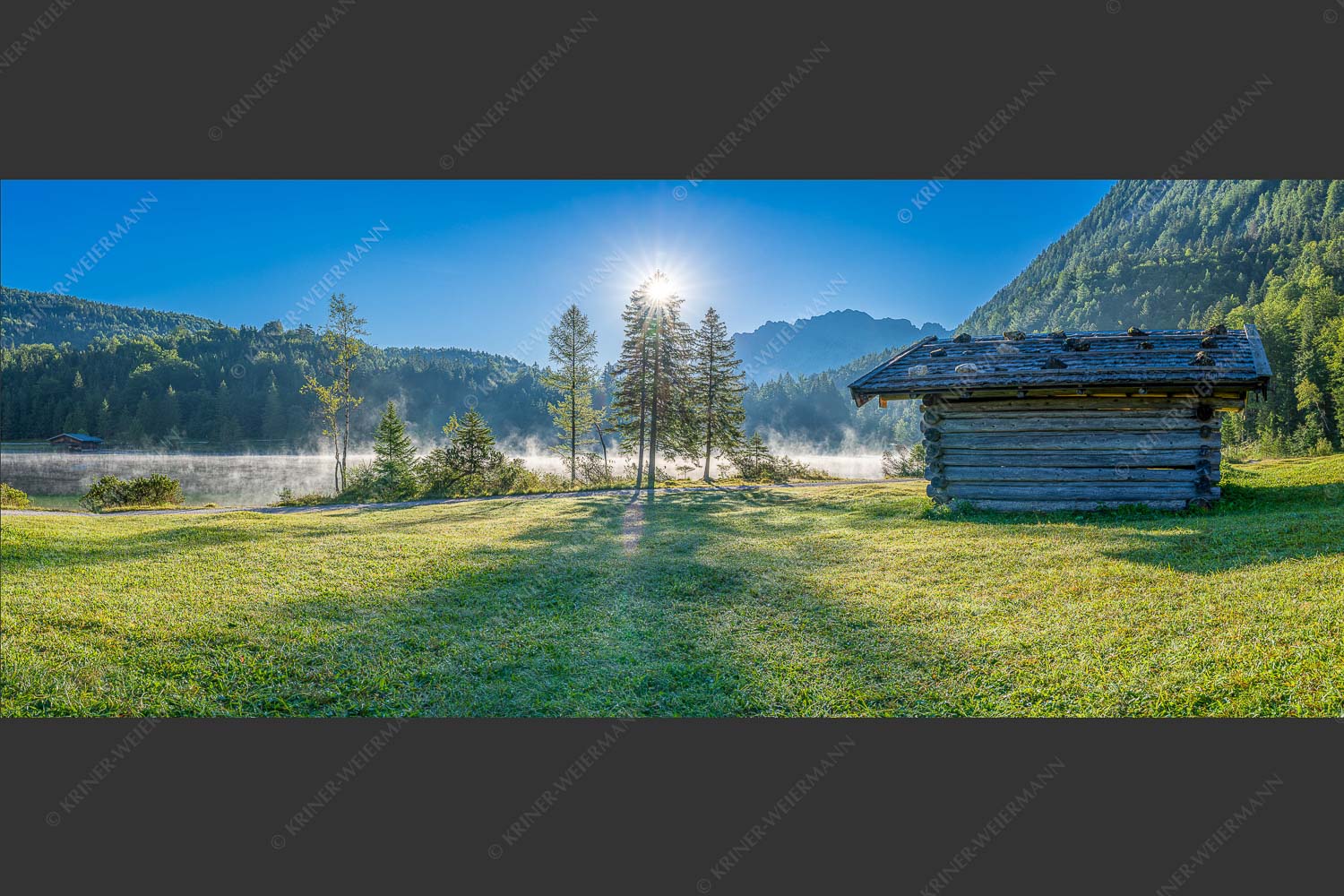 Auf der Nordseite des Wettersteingebirges liegt der Ferchensee in traumhafter Landschaft - Ein Morgen am Ferchensee 2,5:1  -- Ferchensee bei Mittenwald - mehr Infos bei www.Kriner-Weiermann.de