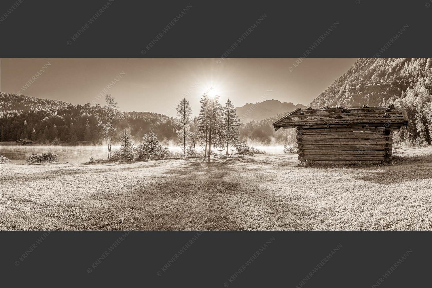 Auf der Nordseite des Wettersteingebirges liegt der Ferchensee in traumhafter Landschaft - Ein Morgen am Ferchensee 2,5:1 sepia -- Ferchensee bei Mittenwald - mehr Infos bei www.Kriner-Weiermann.de