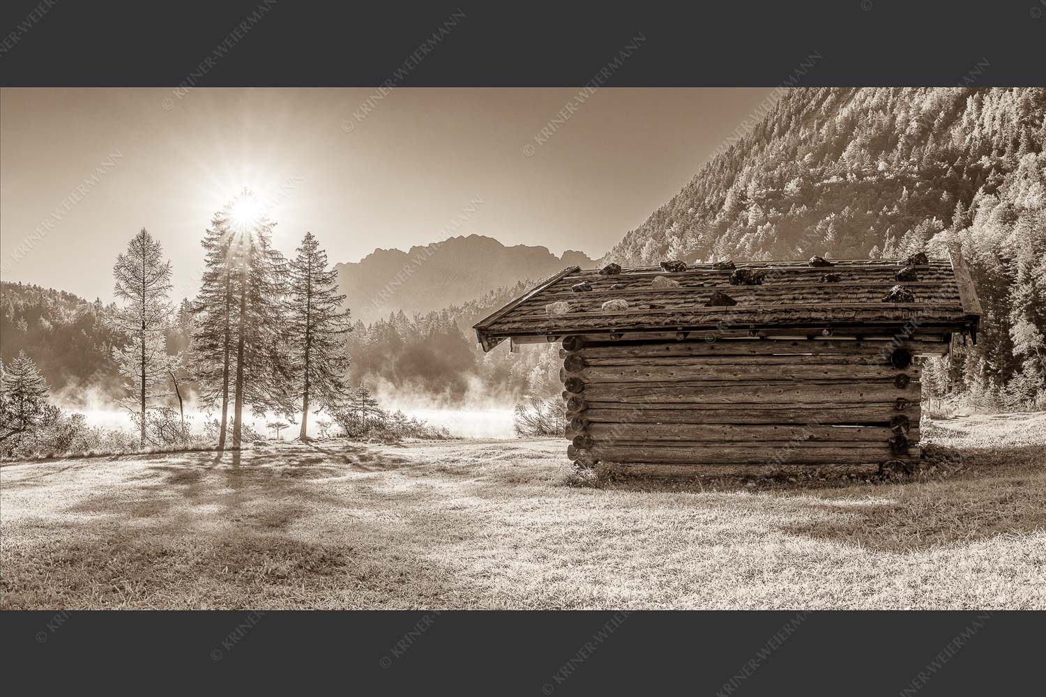 Auf der Nordseite des Wettersteingebirges liegt der Ferchensee in traumhafter Landschaft - Ein Morgen am Ferchensee 2:1 sepia -- Ferchensee bei Mittenwald - mehr Infos bei www.Kriner-Weiermann.de