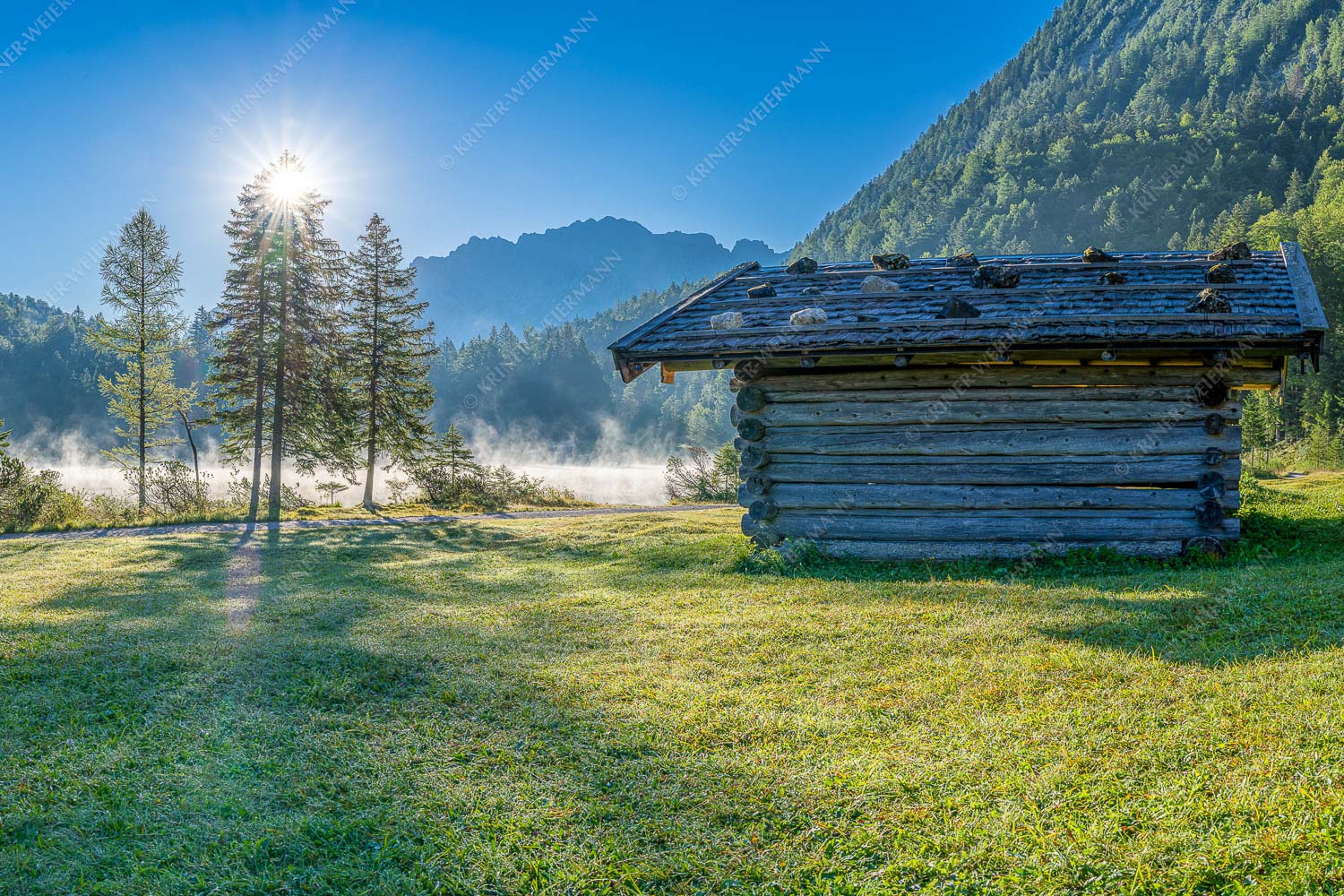 Auf der Nordseite des Wettersteingebirges liegt der Ferchensee in traumhafter Landschaft - Ein Morgen am Ferchensee 3:2  -- Ferchensee bei Mittenwald - mehr Infos bei www.Kriner-Weiermann.de