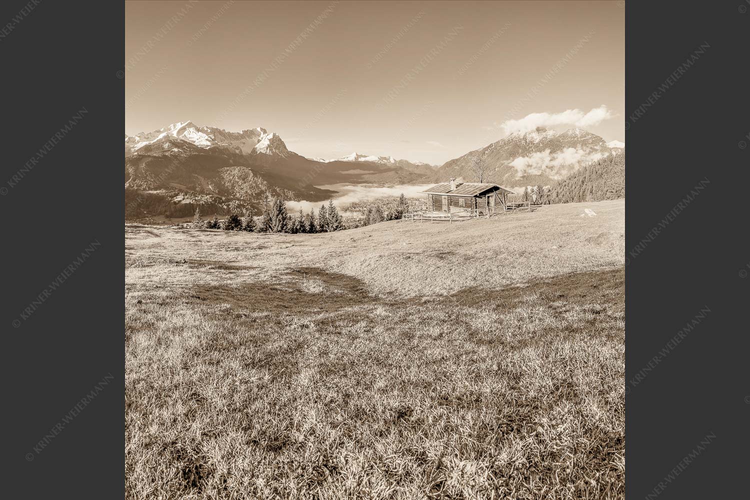 Sonnenaufgang an der Eckenhütte mit Blick zum Zugspitzmassiv - Ein Morgen an der Eckenhütte 1:1 sepia -- Garmisch-Partenkirchen mit Zugspitze und Kramer - mehr Infos bei www.Kriner-Weiermann.de