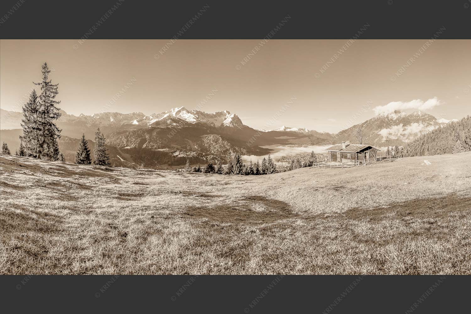 Sonnenaufgang an der Eckenhütte mit Blick zum Zugspitzmassiv - Ein Morgen an der Eckenhütte 2:1 sepia -- Garmisch-Partenkirchen mit Zugspitze und Kramer - mehr Infos bei www.Kriner-Weiermann.de