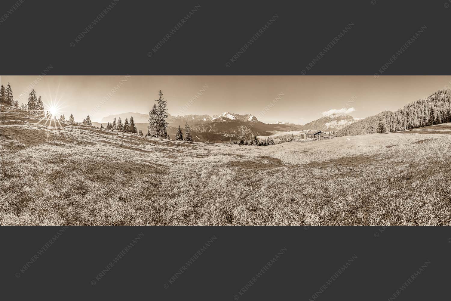 Sonnenaufgang an der Eckenhütte mit Blick zum Zugspitzmassiv - Ein Morgen an der Eckenhütte 3:1 sepia -- Garmisch-Partenkirchen mit Zugspitze und Kramer - mehr Infos bei www.Kriner-Weiermann.de