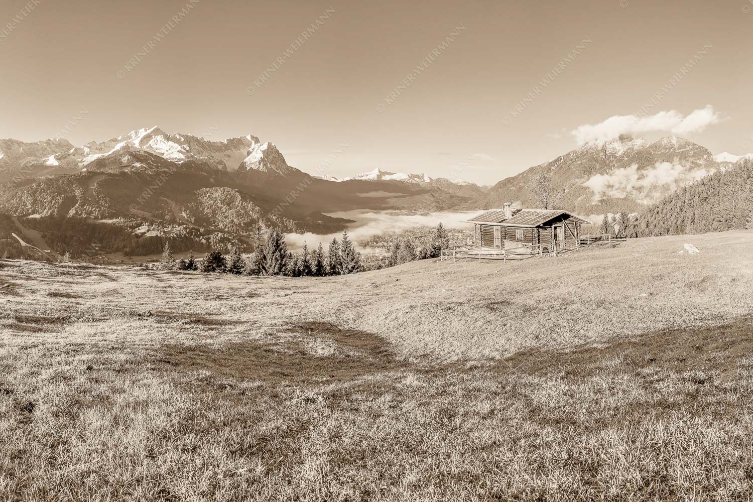 Sonnenaufgang an der Eckenhütte mit Blick zum Zugspitzmassiv - Ein Morgen an der Eckenhütte 3:2 sepia -- Garmisch-Partenkirchen mit Zugspitze und Kramer - mehr Infos bei www.Kriner-Weiermann.de
