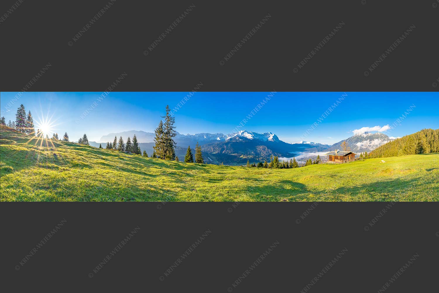 Sonnenaufgang an der Eckenhütte mit Blick zum Zugspitzmassiv - Ein Morgen an der Eckenhütte 4:1  -- Garmisch-Partenkirchen mit Zugspitze und Kramer - mehr Infos bei www.Kriner-Weiermann.de