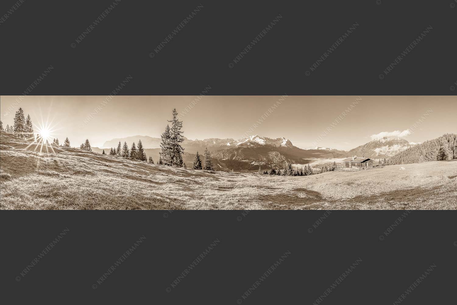 Sonnenaufgang an der Eckenhütte mit Blick zum Zugspitzmassiv - Ein Morgen an der Eckenhütte 4:1 sepia -- Garmisch-Partenkirchen mit Zugspitze und Kramer - mehr Infos bei www.Kriner-Weiermann.de