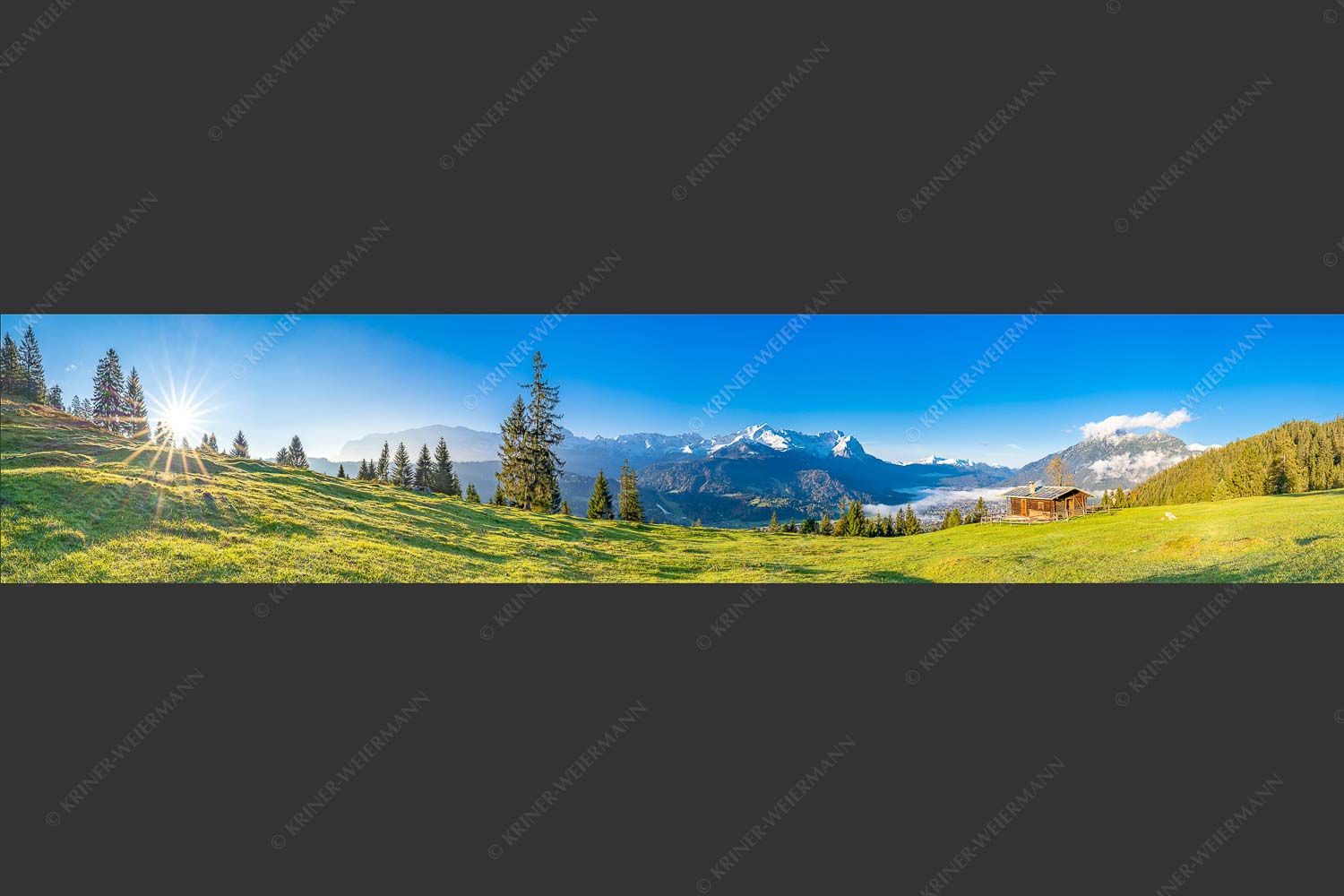 Sonnenaufgang an der Eckenhütte mit Blick zum Zugspitzmassiv - Ein Morgen an der Eckenhütte 5:1  -- Garmisch-Partenkirchen mit Zugspitze und Kramer - mehr Infos bei www.Kriner-Weiermann.de