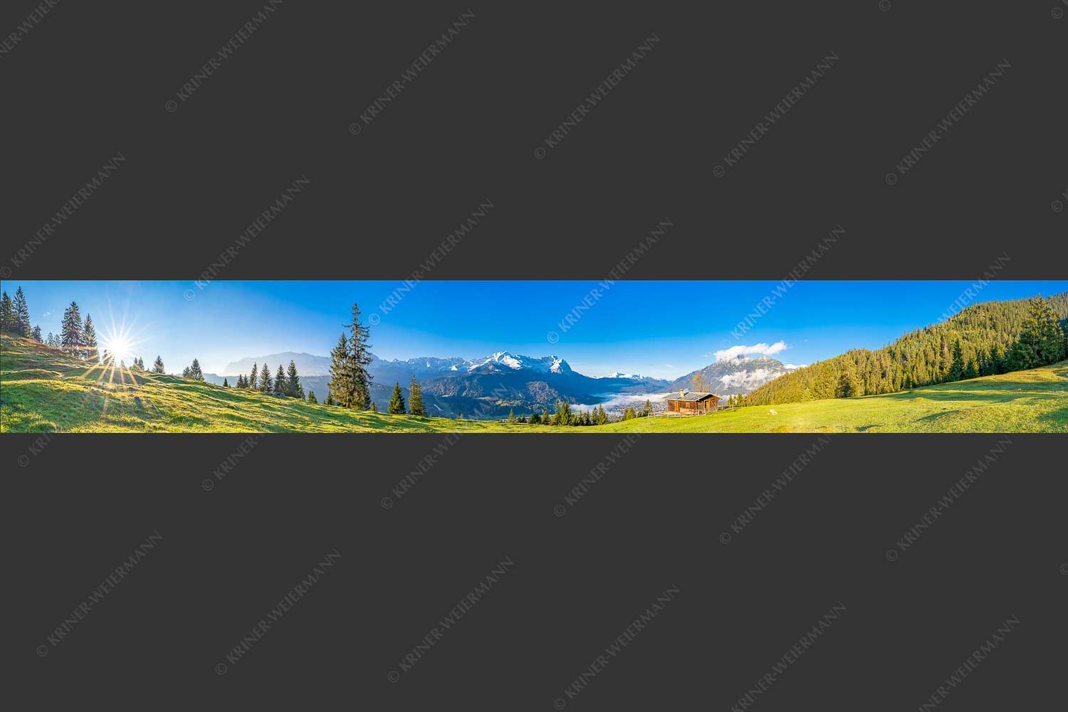 Sonnenaufgang an der Eckenhütte mit Blick zum Zugspitzmassiv - Ein Morgen an der Eckenhütte 7:1  -- Garmisch-Partenkirchen mit Zugspitze und Kramer - mehr Infos bei www.Kriner-Weiermann.de