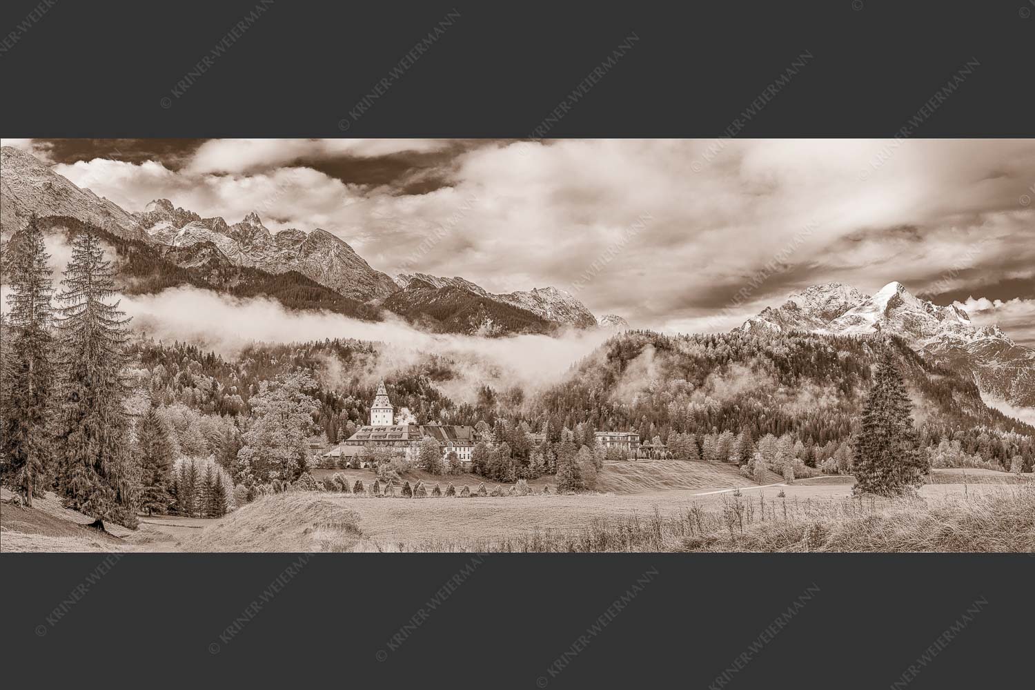 Wie im Märchen liegt das Schloss, umgeben von Wald und unzähligen Gipeln - Elmau 2,5:1 sepia -- Schloss Elmau im Wetterstein - mehr Infos bei www.Kriner-Weiermann.de