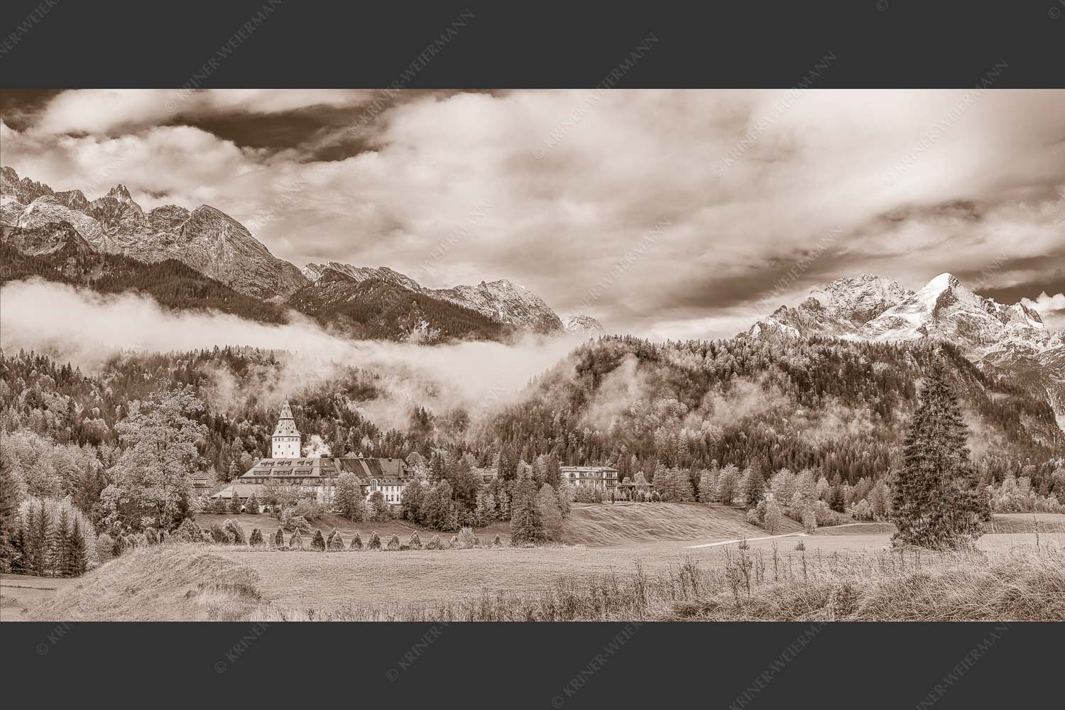 Wie im Märchen liegt das Schloss, umgeben von Wald und unzähligen Gipeln - Elmau 2:1 sepia -- Schloss Elmau im Wetterstein - mehr Infos bei www.Kriner-Weiermann.de