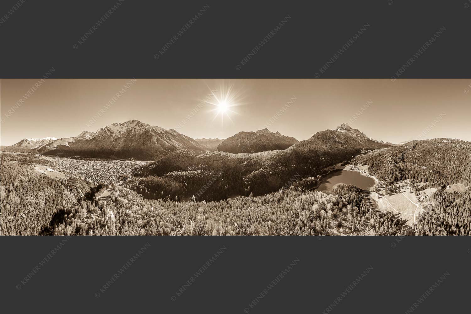 Blick auf Mittenwald am Karwendel und dem Lautersee am Wetterstein - Erstes Weiss 3:1 sepia -- Mittenwald und Lautersee - mehr Infos bei www.Kriner-Weiermann.de