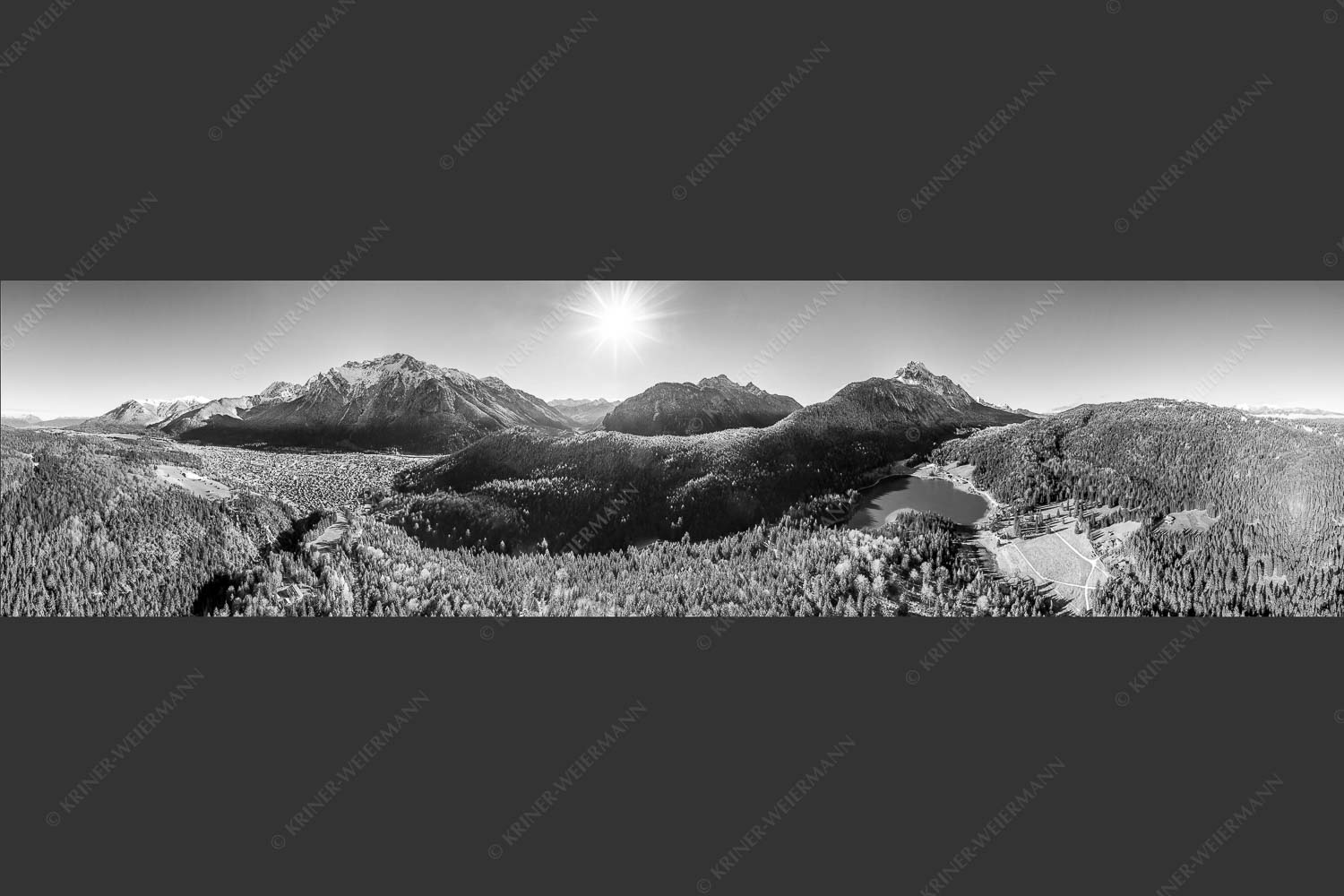 Blick auf Mittenwald am Karwendel und dem Lautersee am Wetterstein - Erstes Weiss 4:1 sw -- Mittenwald und Lautersee - mehr Infos bei www.Kriner-Weiermann.de
