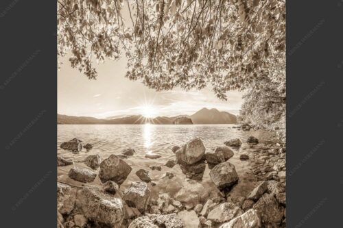 Blick über den Walchensee mit Insel Sassau zum Sonnenuntergang im Estergebirge - Fenster zum See 1:1 sepia -- Walchensee Insel Sassau mit Estergebirge - mehr Infos bei www.Kriner-Weiermann.de