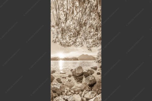 Blick über den Walchensee mit Insel Sassau zum Sonnenuntergang im Estergebirge - Fenster zum See 1:2 sepia -- Walchensee Insel Sassau mit Estergebirge - mehr Infos bei www.Kriner-Weiermann.de