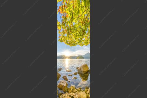 Blick über den Walchensee mit Insel Sassau zum Sonnenuntergang im Estergebirge - Fenster zum See 1:3  -- Walchensee Insel Sassau mit Estergebirge - mehr Infos bei www.Kriner-Weiermann.de
