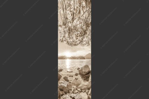 Blick über den Walchensee mit Insel Sassau zum Sonnenuntergang im Estergebirge - Fenster zum See 1:3 sepia -- Walchensee Insel Sassau mit Estergebirge - mehr Infos bei www.Kriner-Weiermann.de
