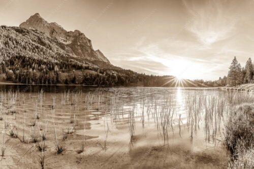 Blick über den Ferchensee zur Unteren Wettersteinspitze bei Sonnenuntergang - Ferchenseeabend 3:2 sepia -- Ferchensee Wetterstein Sonnenuntergang - mehr Infos bei www.Kriner-Weiermann.de