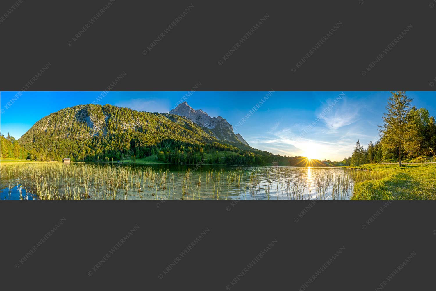 Blick über den Ferchensee zur Unteren Wettersteinspitze bei Sonnenuntergang - Ferchenseeabend 4:1  -- Ferchensee Wetterstein Sonnenuntergang - mehr Infos bei www.Kriner-Weiermann.de