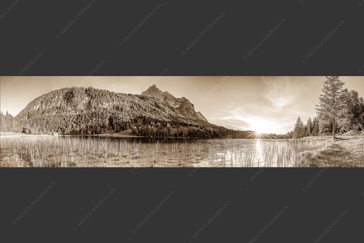 Blick über den Ferchensee zur Unteren Wettersteinspitze bei Sonnenuntergang - Ferchenseeabend 4:1 sepia -- Ferchensee Wetterstein Sonnenuntergang - mehr Infos bei www.Kriner-Weiermann.de