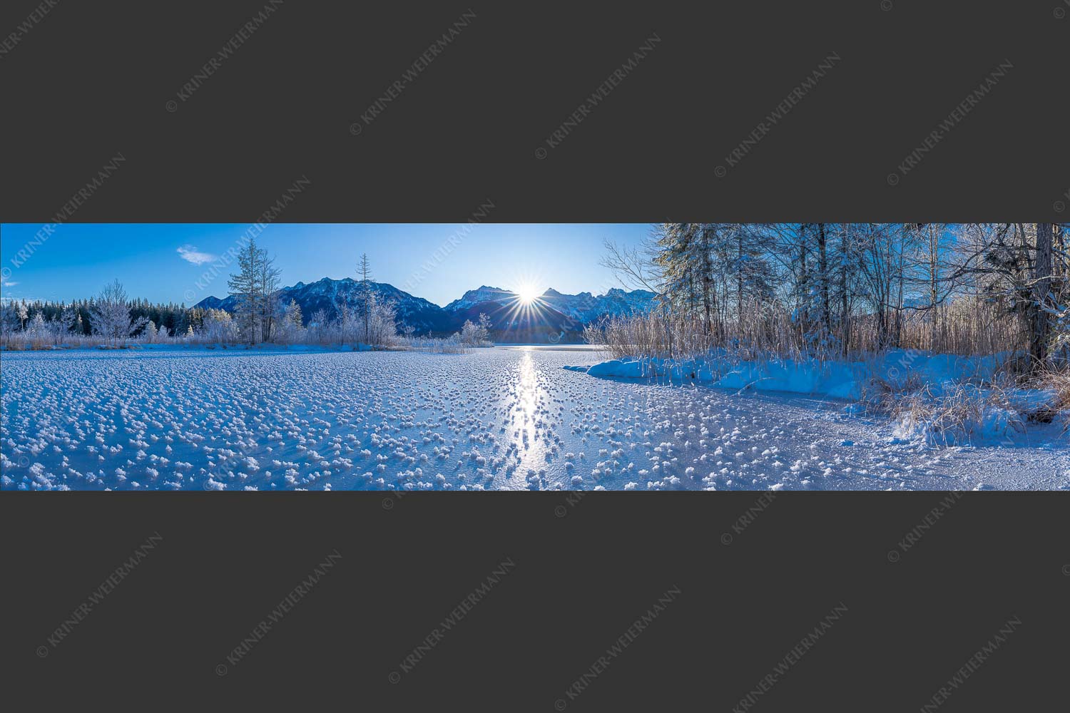 Bei großer Kälte und ohne Niederschlag bilden sich tausende Eisrosen am Barmsee - Filigran 4:1  -- Barmsee mit Karwendel - mehr Infos bei www.Kriner-Weiermann.de