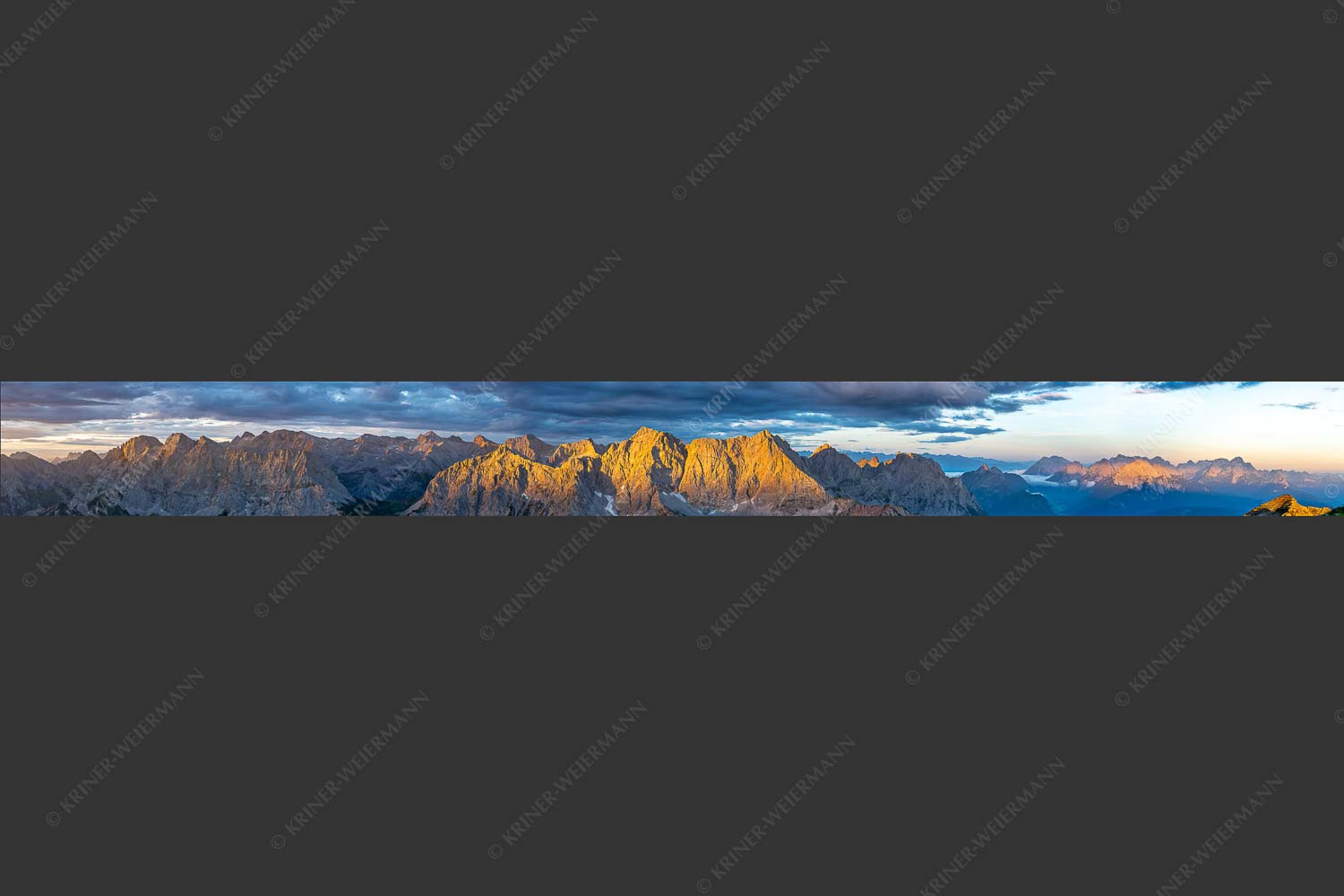 Erstes Sonnenlicht auf Raffelspitze, Hochkarspitze, Wörner und die nördliche Karwendelkette - Firewall 10:1  -- Morgenstimmung Hochkarspitze Wörner im Karwendel - mehr Infos bei www.Kriner-Weiermann.de