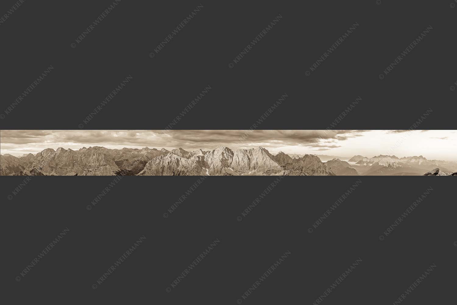 Erstes Sonnenlicht auf Raffelspitze, Hochkarspitze, Wörner und die nördliche Karwendelkette - Firewall 10:1 sepia -- Morgenstimmung Hochkarspitze Wörner im Karwendel - mehr Infos bei www.Kriner-Weiermann.de