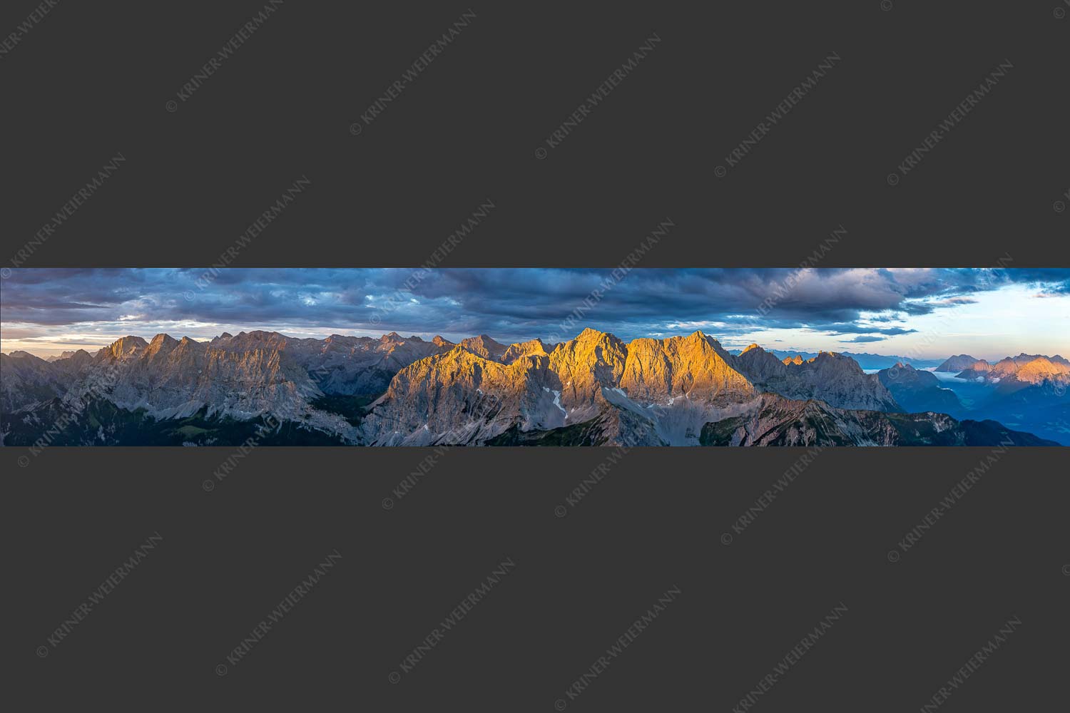 Erstes Sonnenlicht auf Raffelspitze, Hochkarspitze, Wörner und die nördliche Karwendelkette - Firewall 6:1  -- Morgenstimmung Hochkarspitze Wörner im Karwendel - mehr Infos bei www.Kriner-Weiermann.de