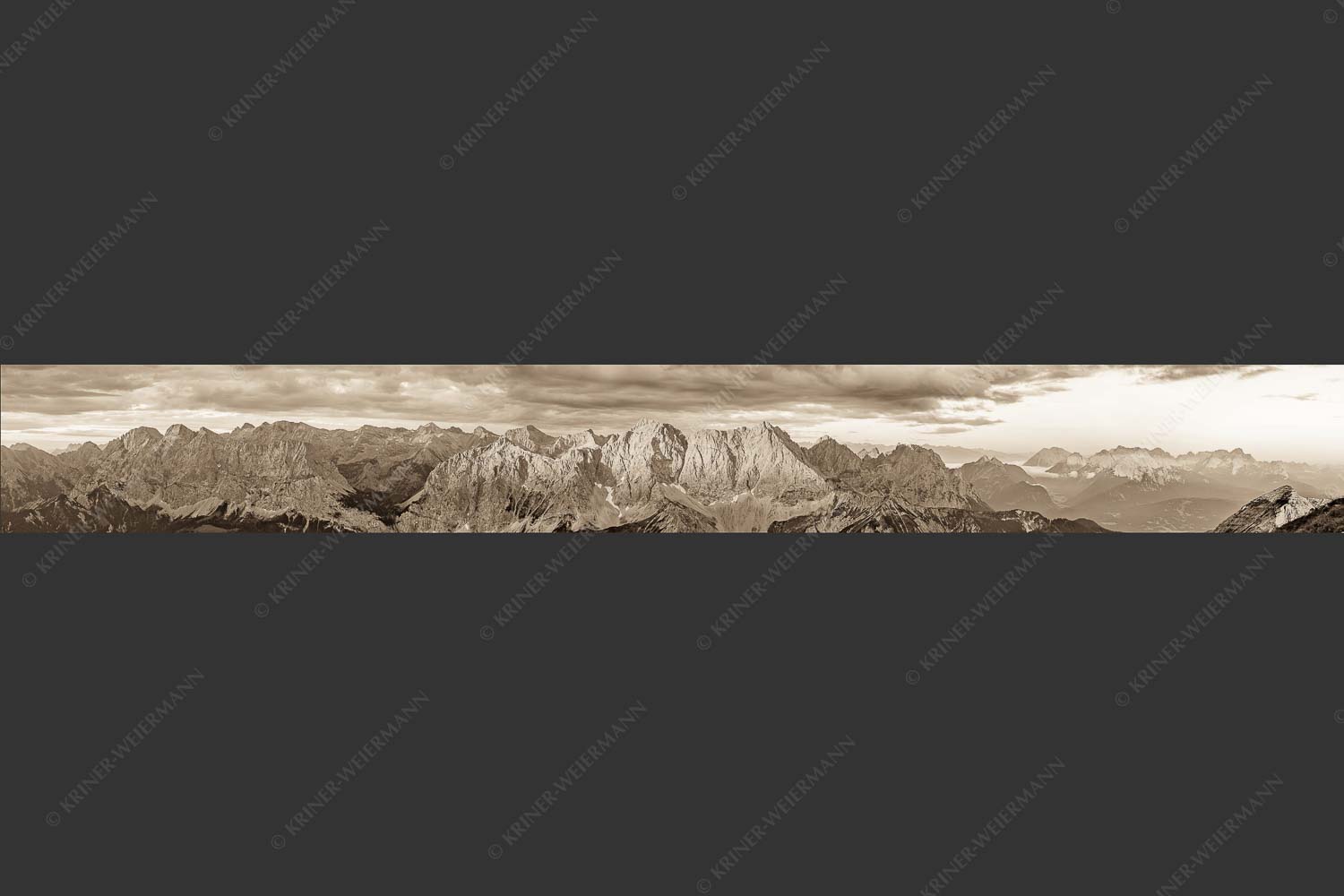 Erstes Sonnenlicht auf Raffelspitze, Hochkarspitze, Wörner und die nördliche Karwendelkette - Firewall 8:1 sepia -- Morgenstimmung Hochkarspitze Wörner im Karwendel - mehr Infos bei www.Kriner-Weiermann.de