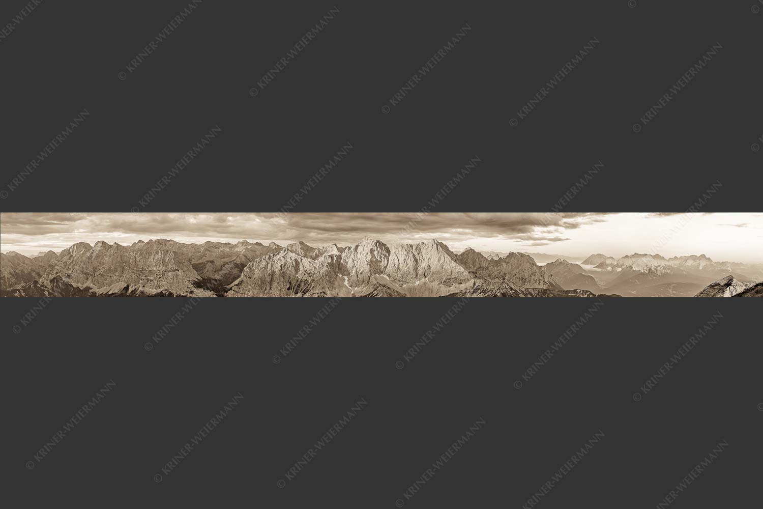Erstes Sonnenlicht auf Raffelspitze, Hochkarspitze, Wörner und die nördliche Karwendelkette - Firewall 9:1 sepia -- Morgenstimmung Hochkarspitze Wörner im Karwendel - mehr Infos bei www.Kriner-Weiermann.de