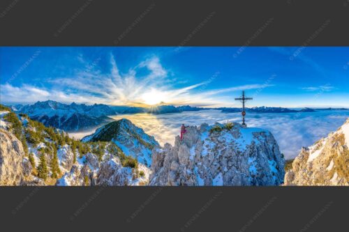 Blick vom Signalkopf über Wolkenmeer über dem Oberen Isartal zum Sonnenuntergang im Wetterstein - Fortuna II 2,5:1  -- Klettern zum Signalkopf - mehr Infos bei www.Kriner-Weiermann.de