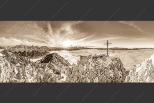 Blick vom Signalkopf über Wolkenmeer über dem Oberen Isartal zum Sonnenuntergang im Wetterstein - Fortuna II 2,5:1 sepia -- Klettern zum Signalkopf - mehr Infos bei www.Kriner-Weiermann.de