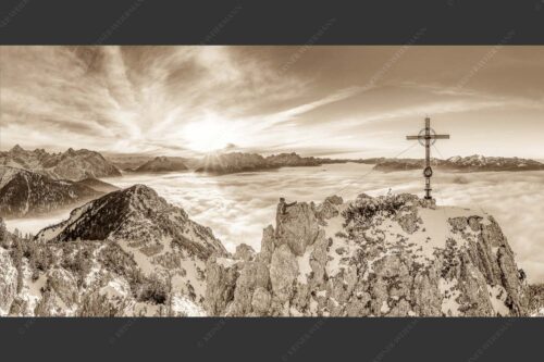 Blick vom Signalkopf über Wolkenmeer über dem Oberen Isartal zum Sonnenuntergang im Wetterstein - Fortuna II 2:1 sepia -- Klettern zum Signalkopf - mehr Infos bei www.Kriner-Weiermann.de