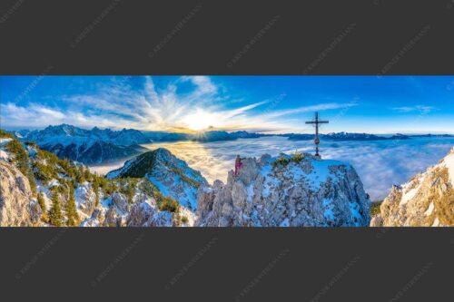 Blick vom Signalkopf über Wolkenmeer über dem Oberen Isartal zum Sonnenuntergang im Wetterstein - Fortuna II 3:1  -- Klettern zum Signalkopf - mehr Infos bei www.Kriner-Weiermann.de
