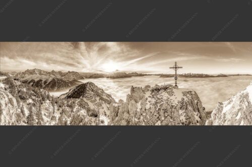 Blick vom Signalkopf über Wolkenmeer über dem Oberen Isartal zum Sonnenuntergang im Wetterstein - Fortuna II 3:1 sepia -- Klettern zum Signalkopf - mehr Infos bei www.Kriner-Weiermann.de
