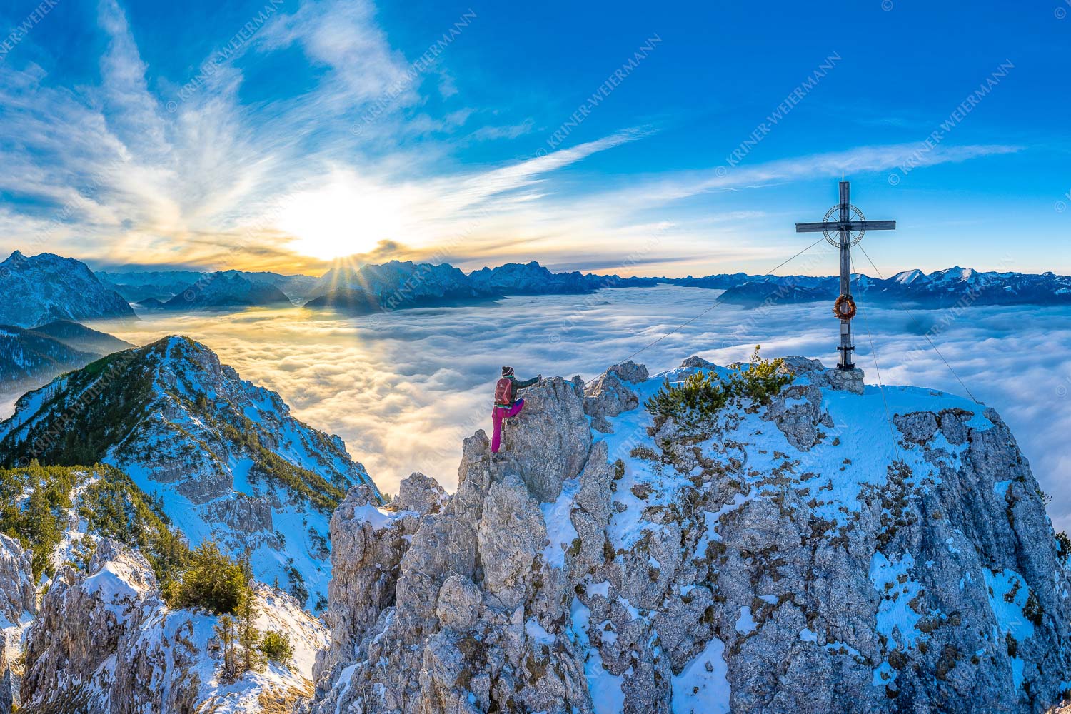 Blick vom Signalkopf über Wolkenmeer über dem Oberen Isartal zum Sonnenuntergang im Wetterstein - Fortuna II 3:2 -- Klettern zum Signalkopf - mehr Infos bei www.Kriner-Weiermann.de