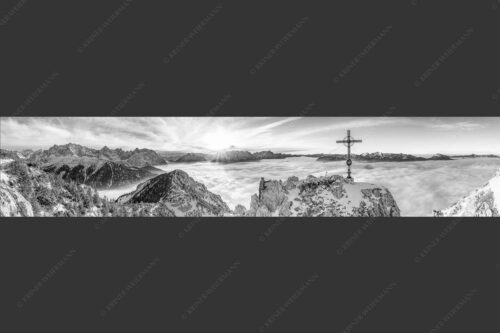Blick vom Signalkopf über Wolkenmeer über dem Oberen Isartal zum Sonnenuntergang im Wetterstein - Fortuna II 5:1 sw -- Klettern zum Signalkopf - mehr Infos bei www.Kriner-Weiermann.de