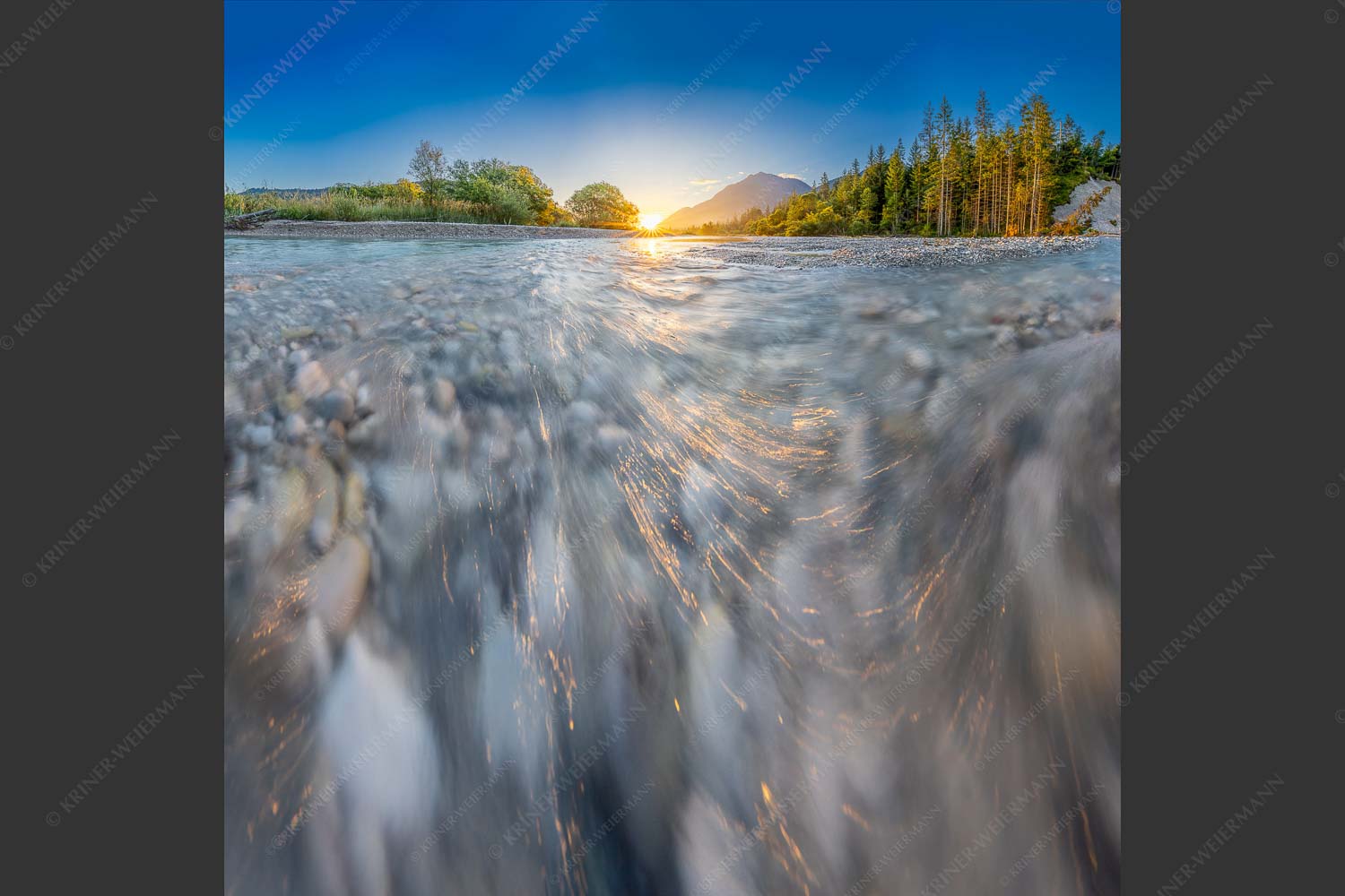 Sonnenaufgang an der Isar mit Karwendelgebirge - Freude am Fließen 1:1  -- Isar Wasser - mehr Infos bei www.Kriner-Weiermann.de