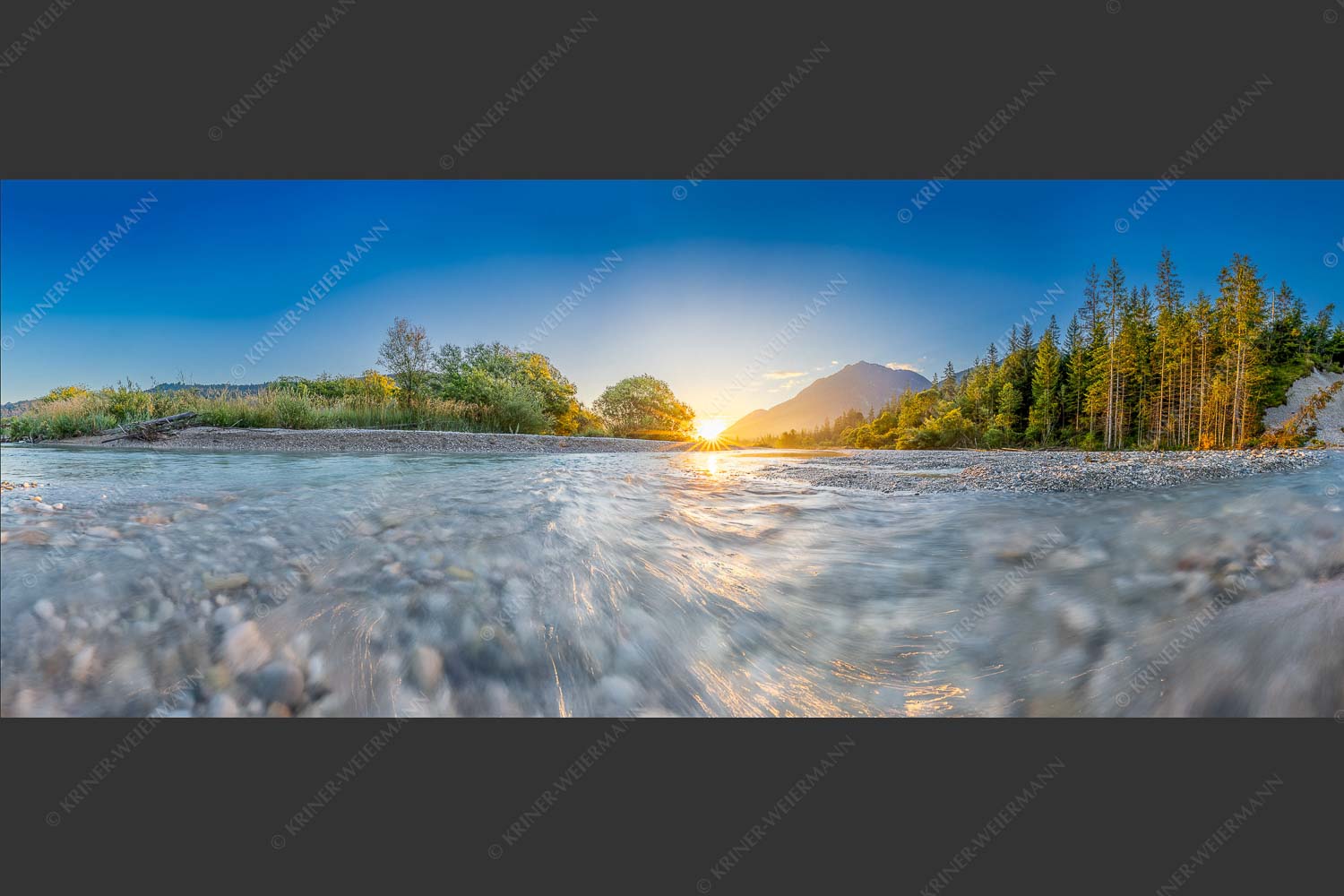Sonnenaufgang an der Isar mit Karwendelgebirge - Freude am Fließen 2,5:1  -- Isar Wasser - mehr Infos bei www.Kriner-Weiermann.de