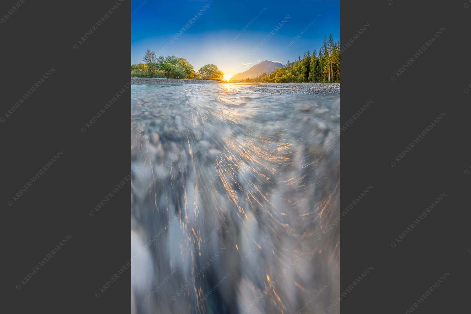 Sonnenaufgang an der Isar mit Karwendelgebirge - Freude am Fließen 2:3  -- Isar Wasser - mehr Infos bei www.Kriner-Weiermann.de