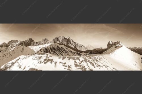 Blick über das Puittal zur Schüsselkar- und Leutascher Dreitorspitze im Wettersteingebirge - Freudige Aktion 3:1 sepia -- Winterwanderung Wetterstein - mehr Infos bei www.Kriner-Weiermann.de