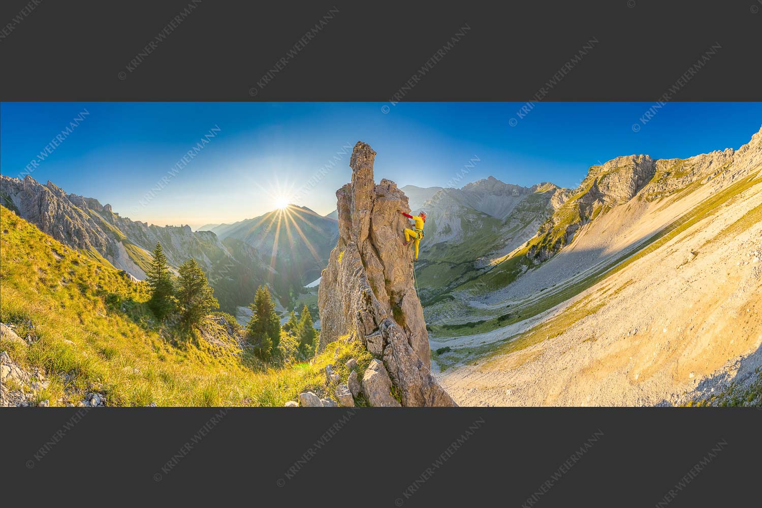Klettererin unterwegs im Soiern bei Sonnenaufgang - Früh am Fels 2,5:1  -- Klettern im Soierngebirge - mehr Infos bei www.Kriner-Weiermann.de