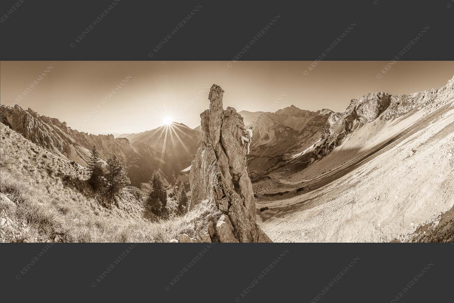 Klettererin unterwegs im Soiern bei Sonnenaufgang - Früh am Fels 2,5:1 sepia -- Klettern im Soierngebirge - mehr Infos bei www.Kriner-Weiermann.de