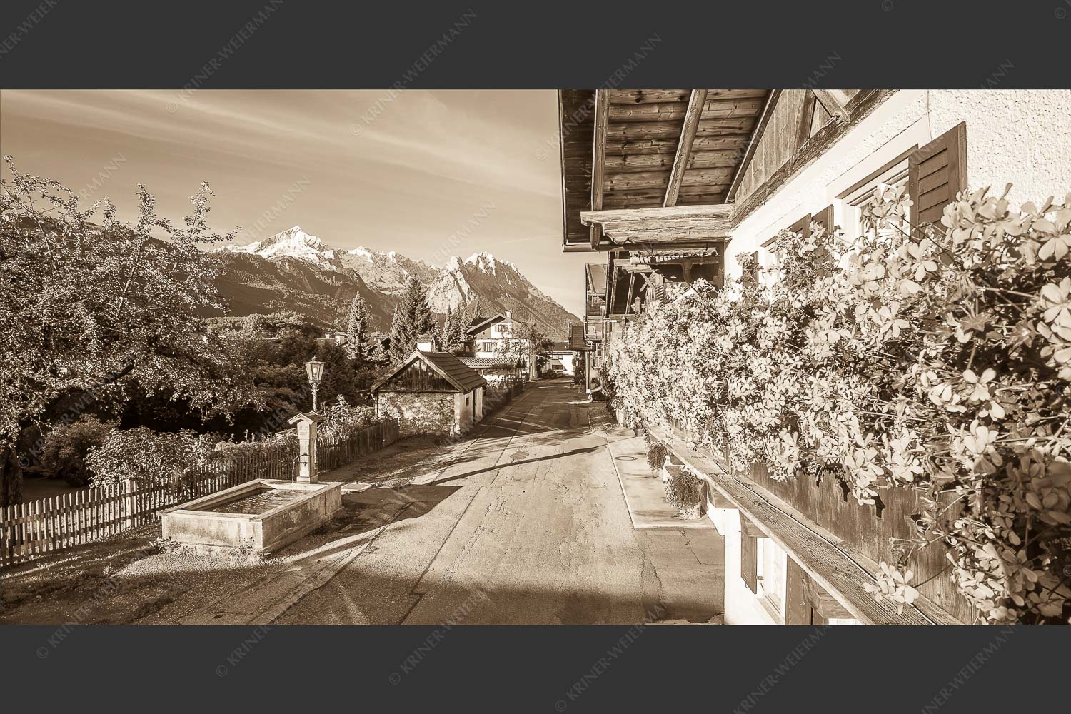 Blick von der Frühlingsstraße in Garmisch zum Zugspitzmassiv im Wetterstein - Frühlingsstraße 2:1 sepia -- Garmisch mit Alpspitze und Waxenstein - mehr Infos bei www.Kriner-Weiermann.de