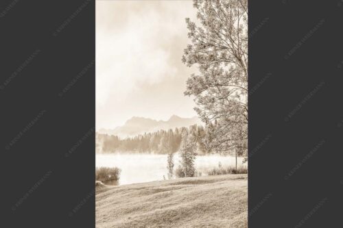 Morgenstimmung am Geroldsee mit Blick zum Karwendelgebirge - Frühnebel 2:3 sepia -- Geroldsee mit Karwendel - mehr Infos bei www.Kriner-Weiermann.de