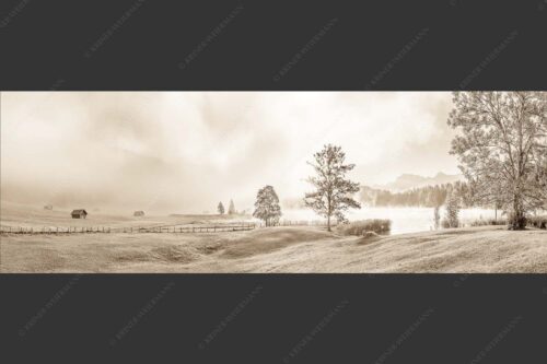 Morgenstimmung am Geroldsee mit Blick zum Karwendelgebirge - Frühnebel 3:1 sepia -- Geroldsee mit Karwendel - mehr Infos bei www.Kriner-Weiermann.de