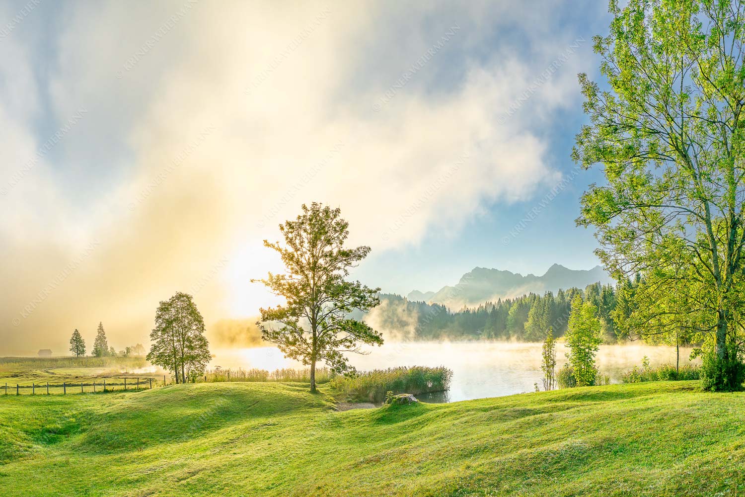 Morgenstimmung am Geroldsee mit Blick zum Karwendelgebirge - Frühnebel 3:2 -- Geroldsee mit Karwendel - mehr Infos bei www.Kriner-Weiermann.de