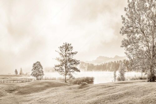 Morgenstimmung am Geroldsee mit Blick zum Karwendelgebirge - Frühnebel 3:2 sepia -- Geroldsee mit Karwendel - mehr Infos bei www.Kriner-Weiermann.de